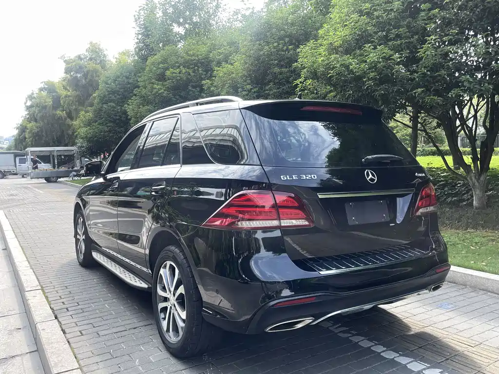 Mercedes-Benz GLE 2017 — фото 11