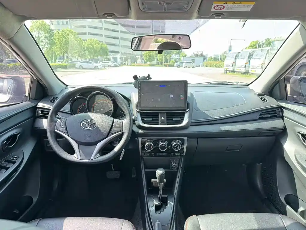 Toyota Yaris L 2022 — фото 19