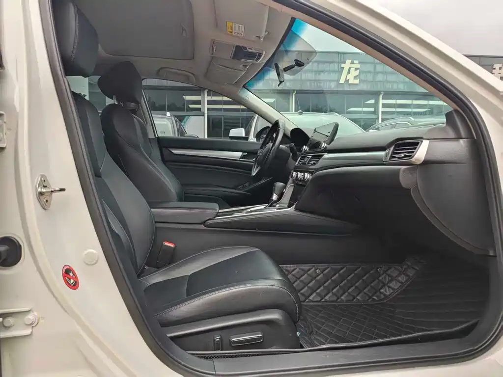 Honda Accord 2020 — фото 12
