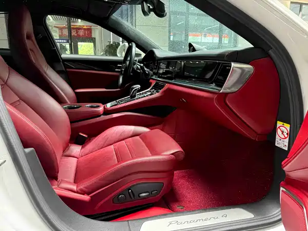 Porsche Panamera 2024