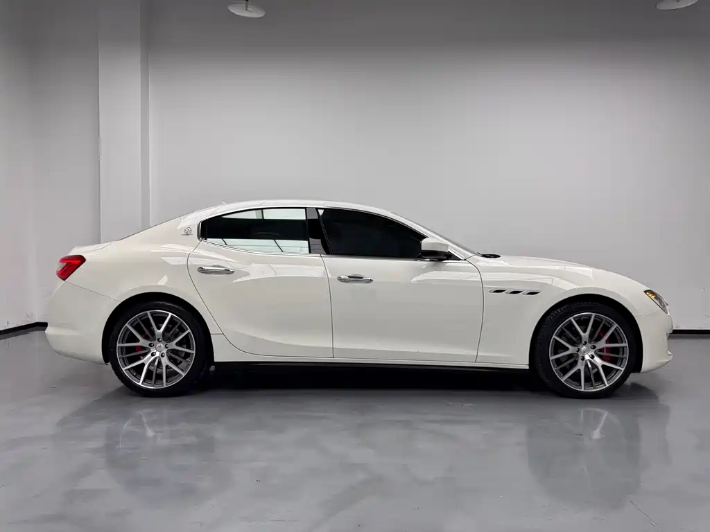 Maserati Ghibli 2019 — фото 25