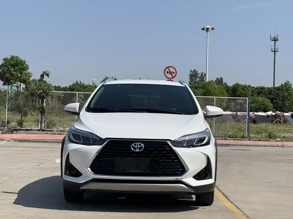 Toyota Yaris L 2022 — фото 2