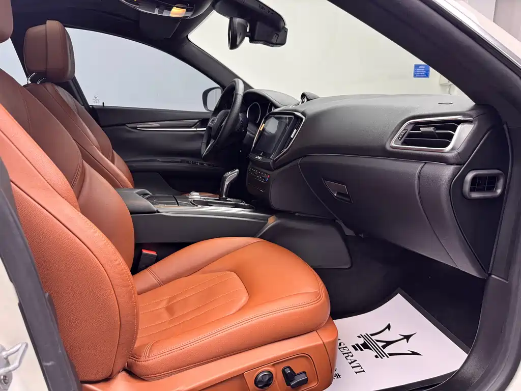 Maserati Ghibli 2019 — фото 19