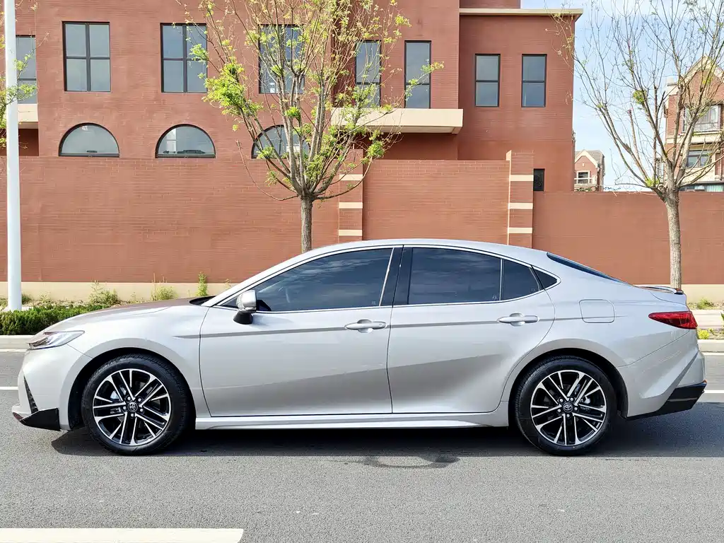 Toyota Camry 2025 — фото 18