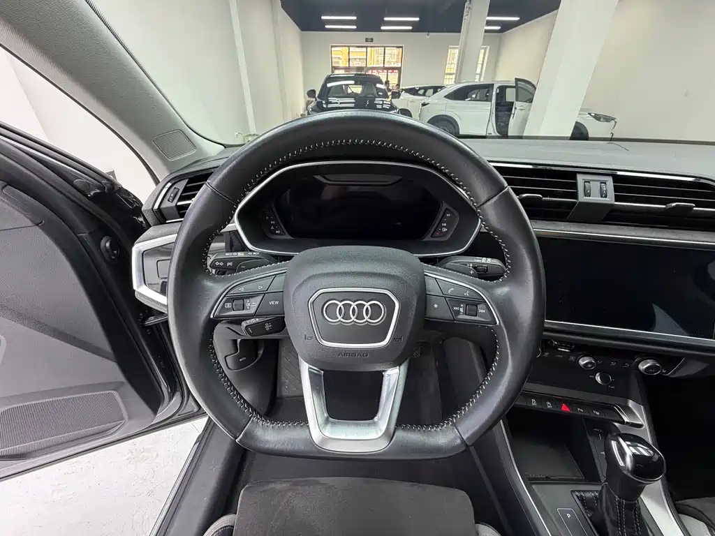 Audi Q3 2022 — фото 10
