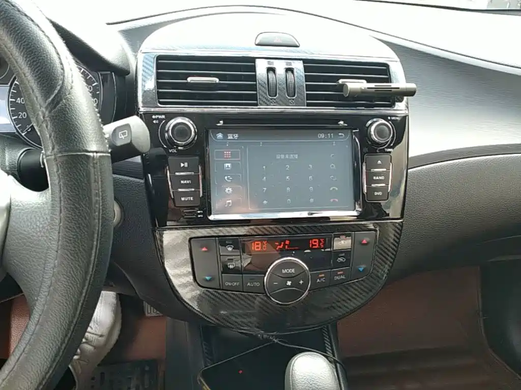 Nissan Tiida 2015 — фото 13