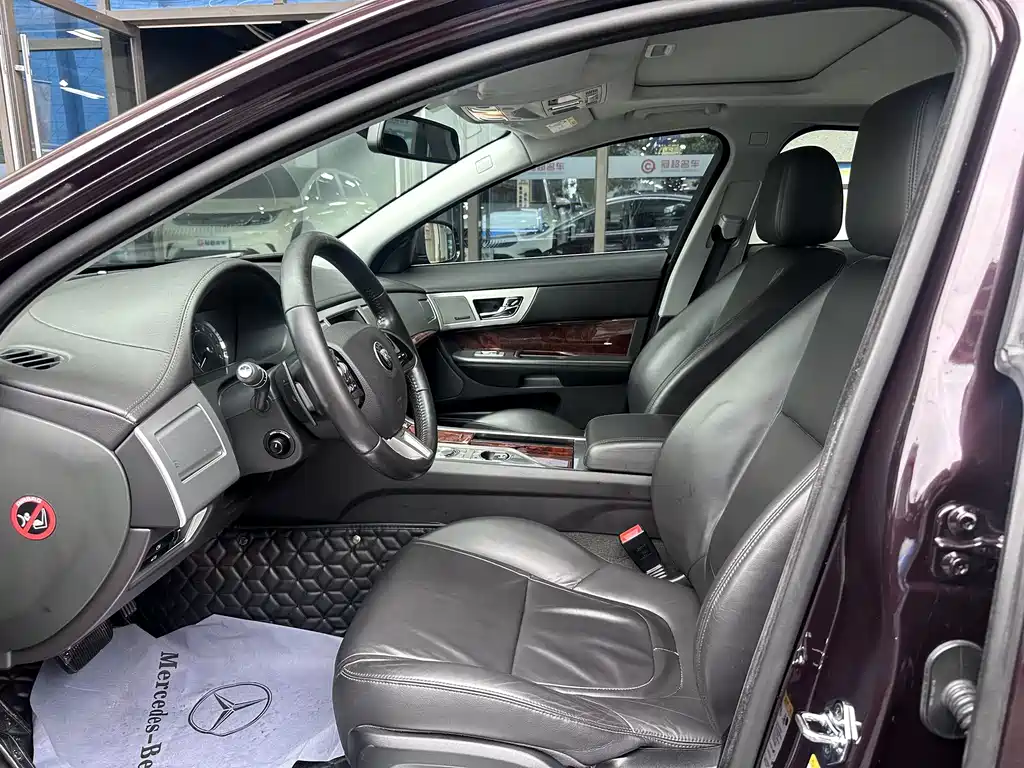 Jaguar XF 2014 — фото 14