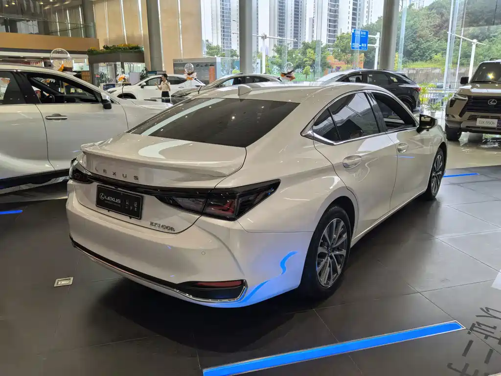 Lexus ES 2025 — фото 11