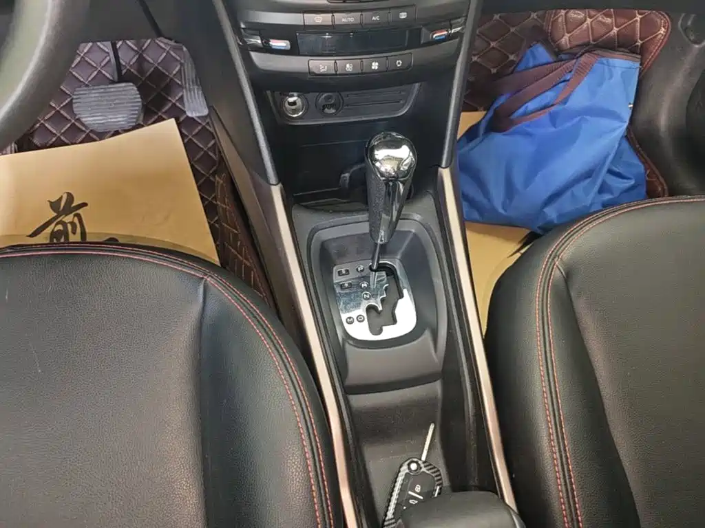 Peugeot 2008 2015 — фото 14