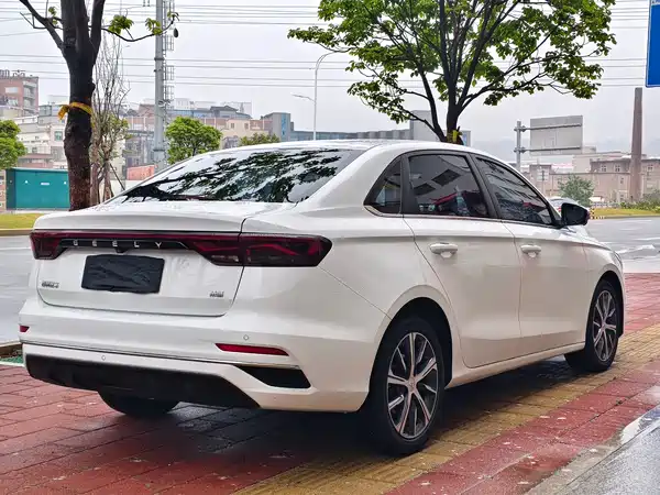 Geely Emgrand 2023