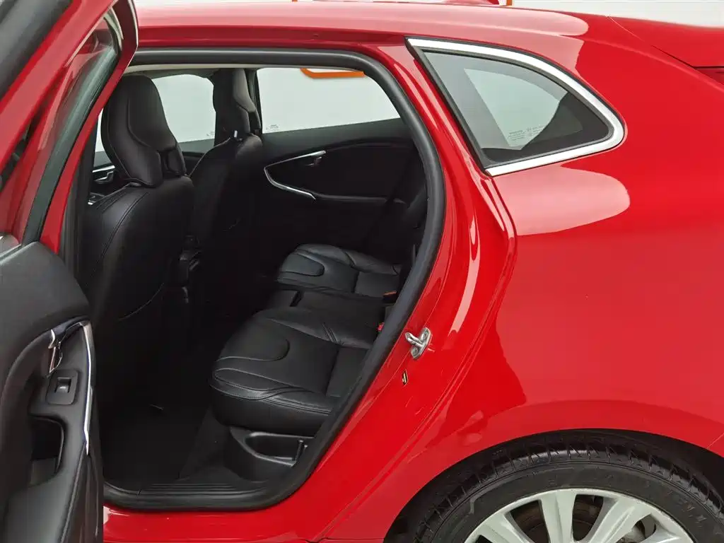 Volvo V40 2015 — фото 15