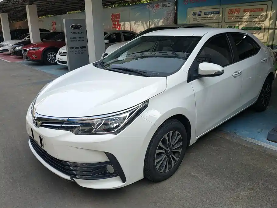 Toyota Corolla 2018 — фото 1