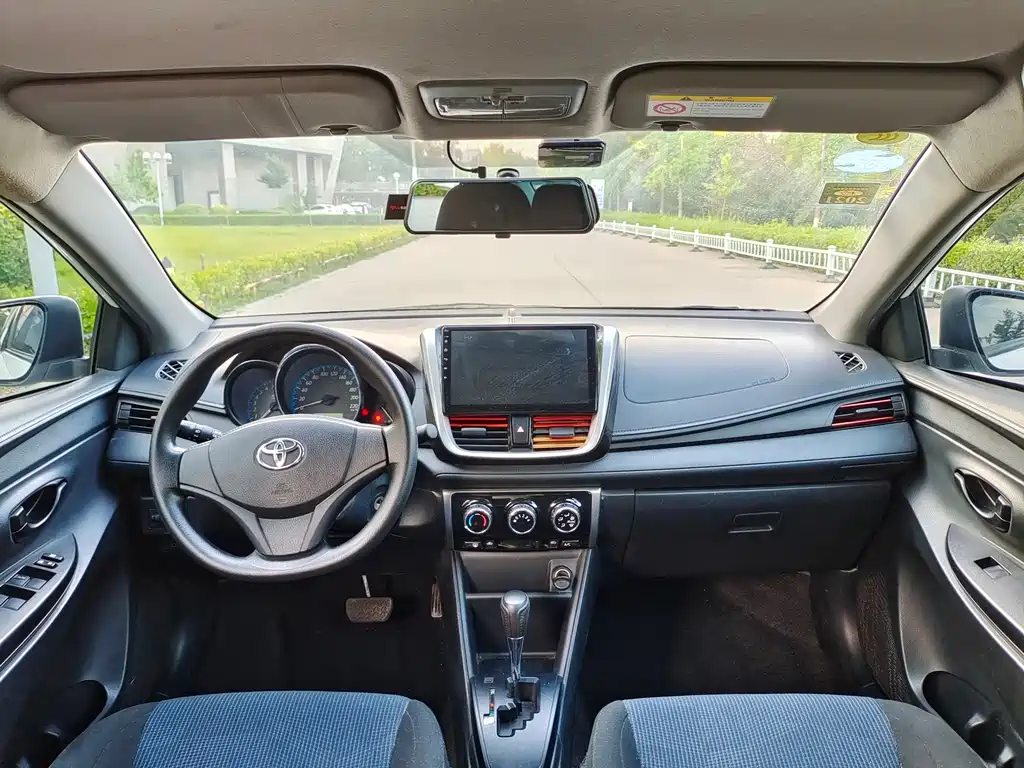 Toyota Yaris L 2019 — фото 4