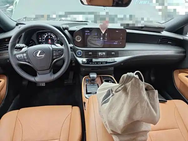 Lexus LS 2020