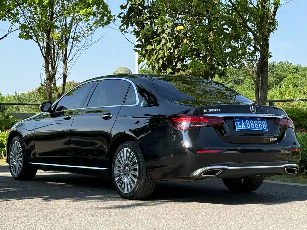 Mercedes-Benz E-Class 2022 — фото 8