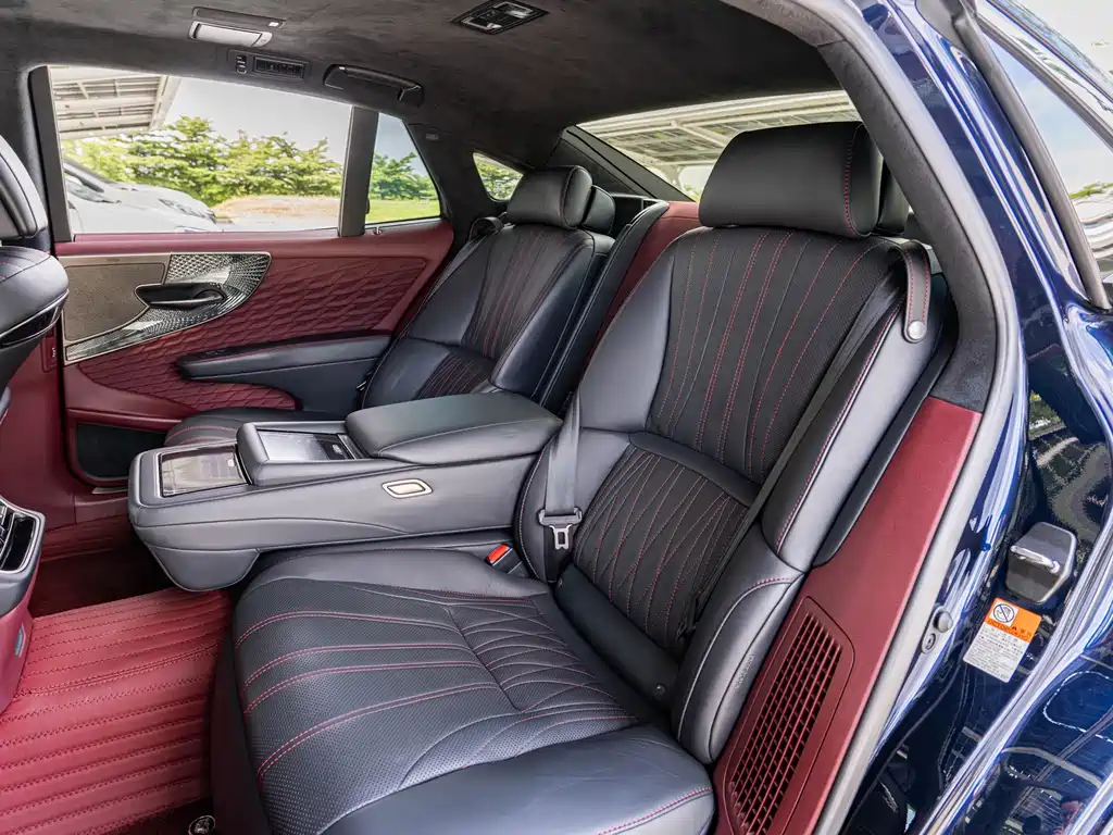 Lexus LS 2021 — фото 12