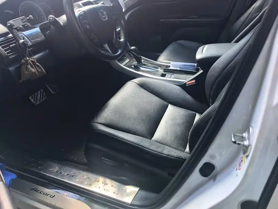 Honda Accord 2015 — фото 9