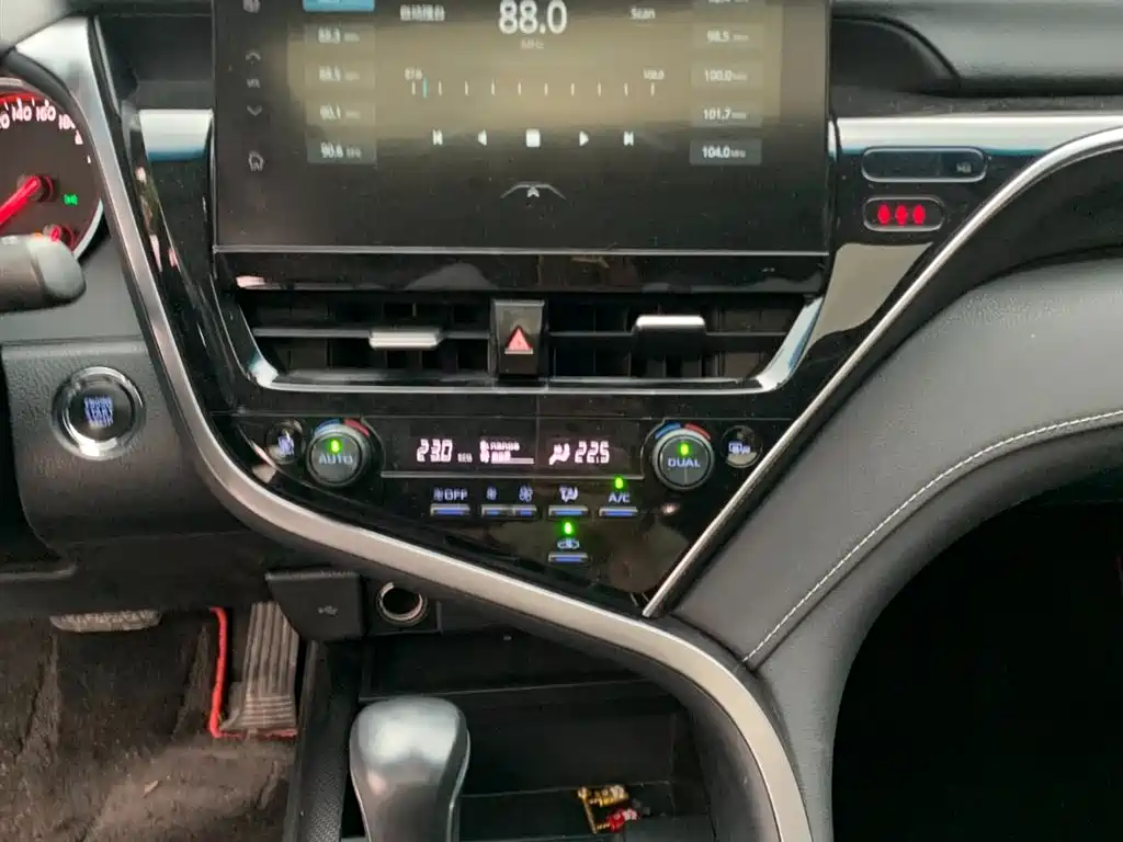 Toyota Camry 2022 — фото 14