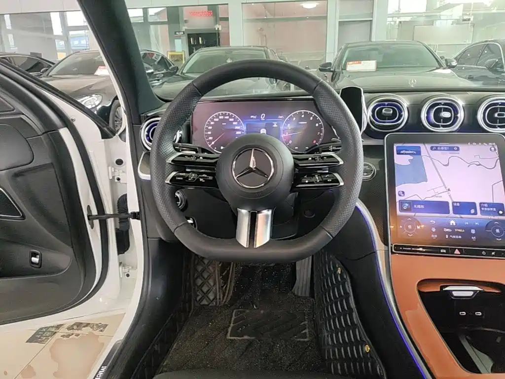 Mercedes-Benz C-Class 2024 — фото 11