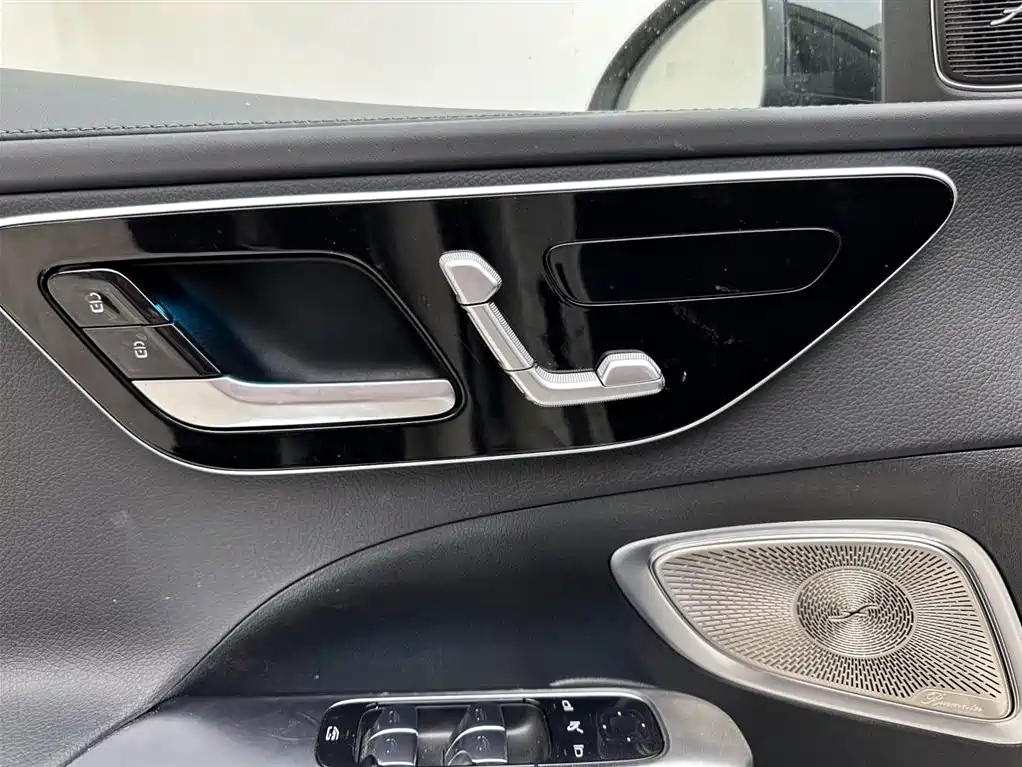Mercedes-Benz C-Class 2025 — фото 15