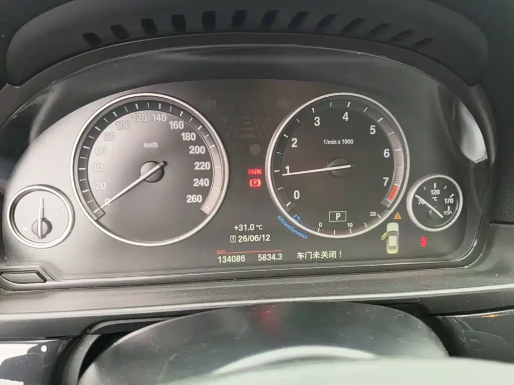 BMW 5 Series 2016 — фото 12