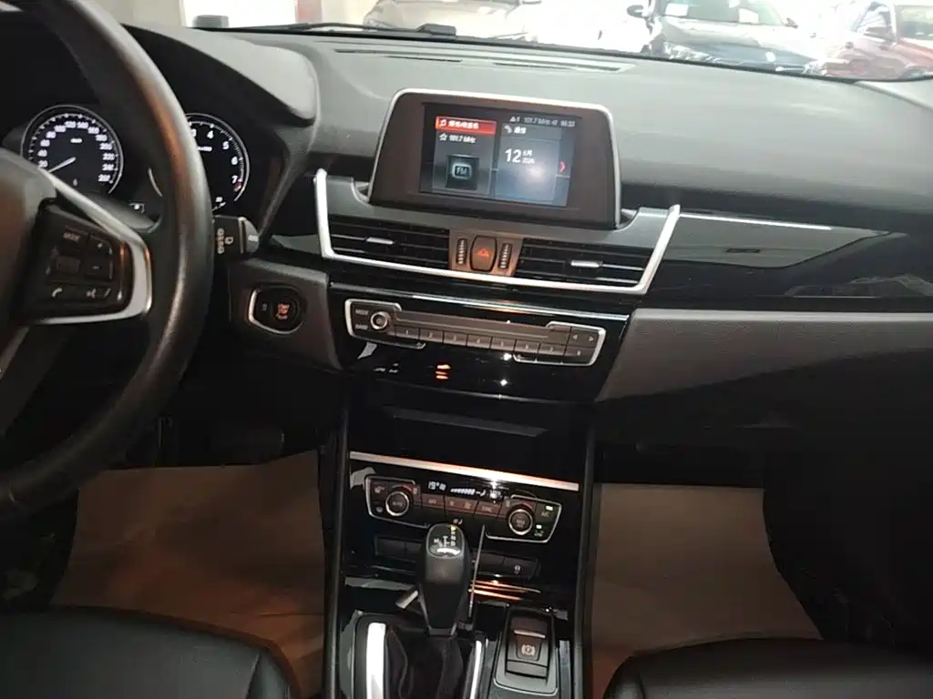 BMW 2 Series Active Tourer 2019 — фото 13