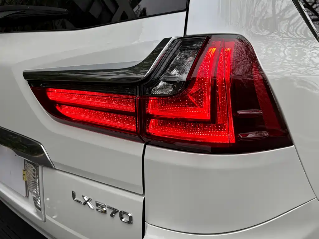 Lexus LX 2016 — фото 18