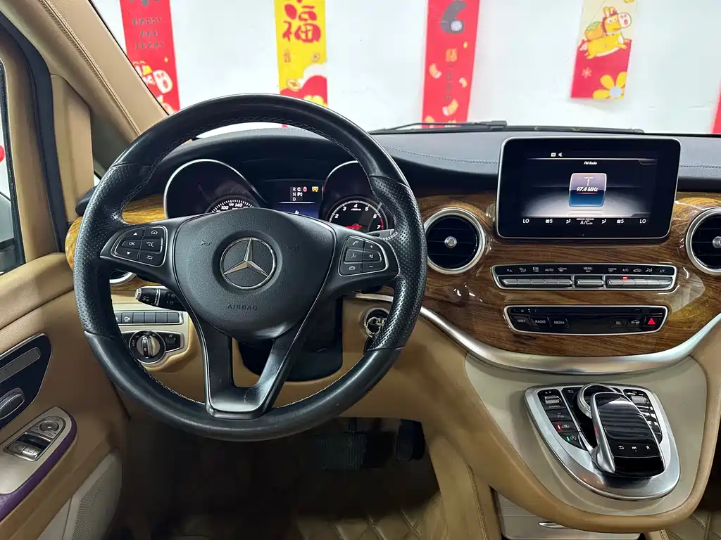 Mercedes-Benz V-Class 2019 — фото 13