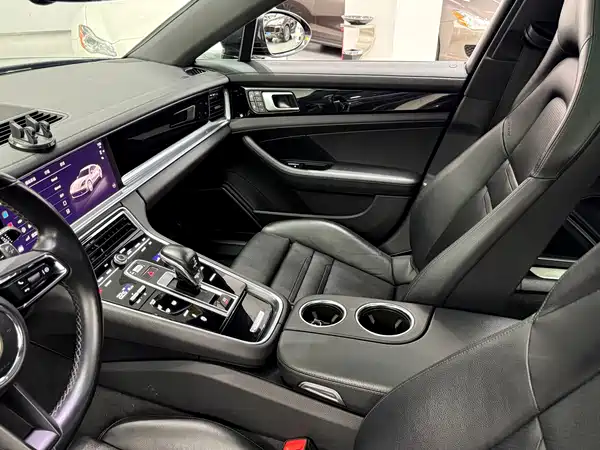 Porsche Panamera 2021