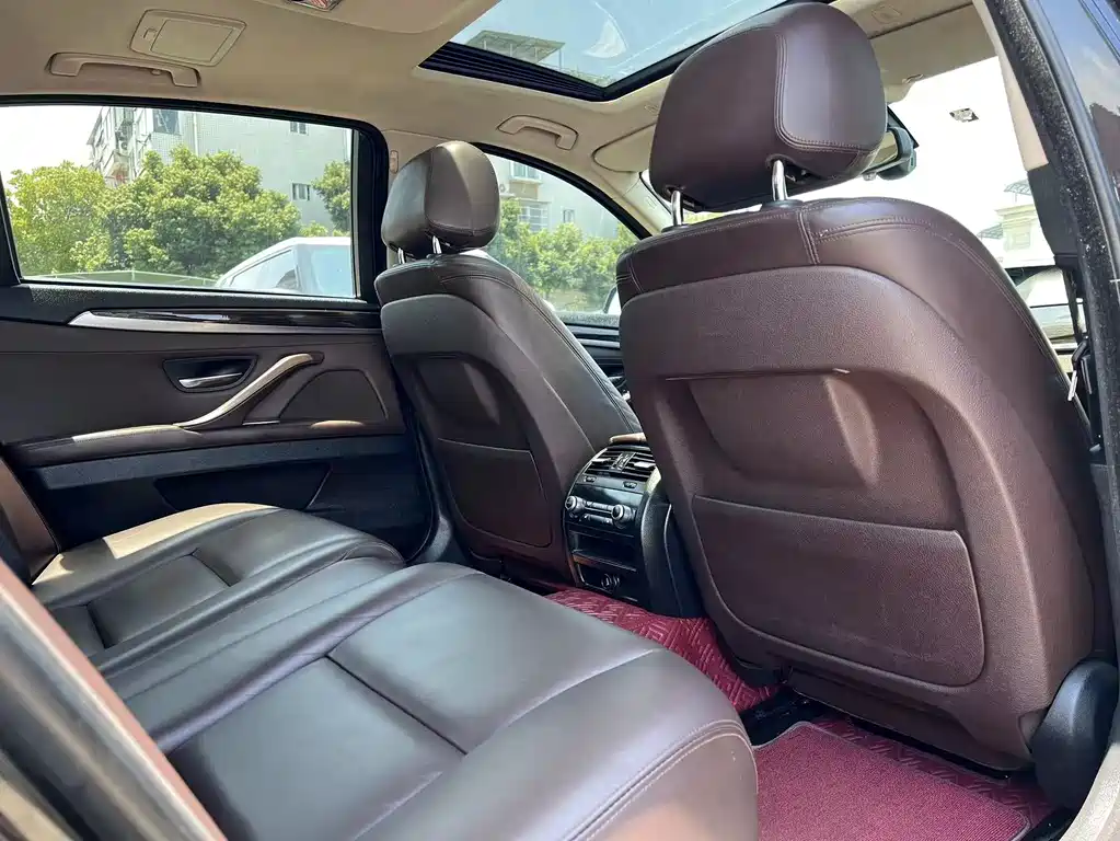 BMW 5 Series New Energy 2016 — фото 15