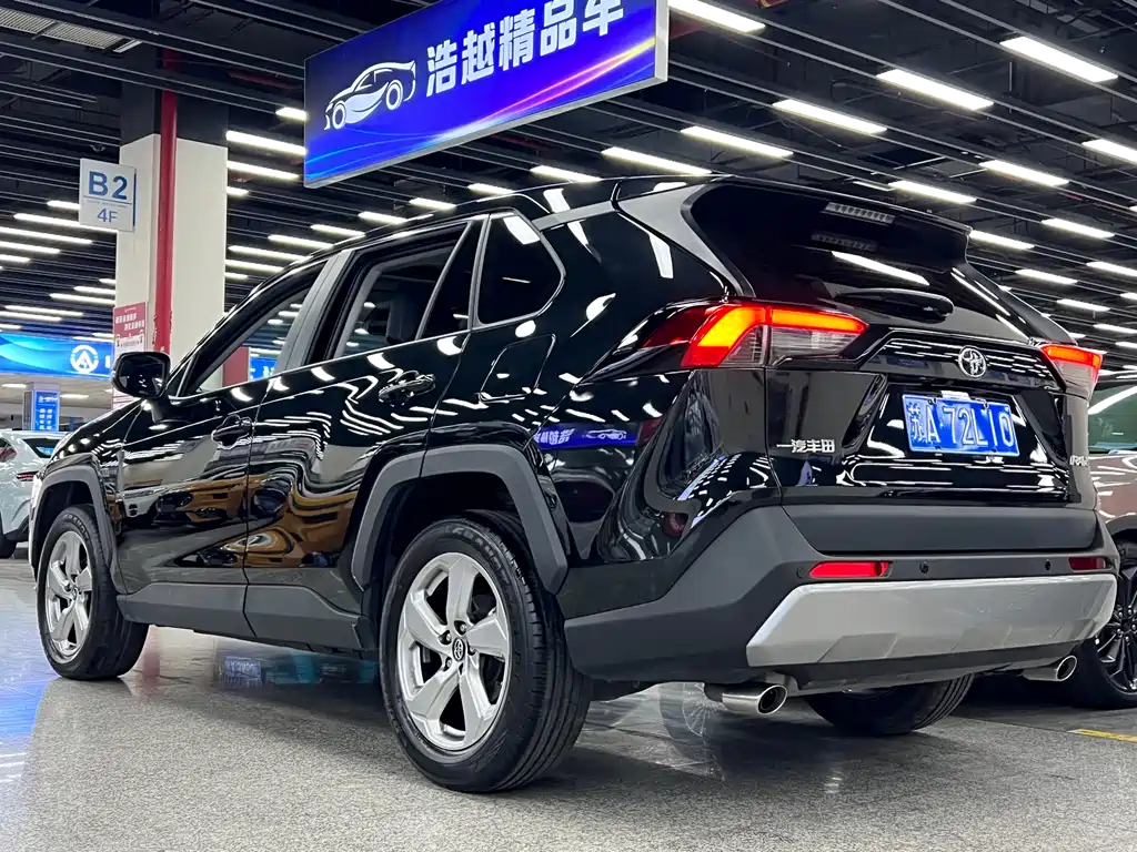 Toyota RAV4 2021 — фото 12