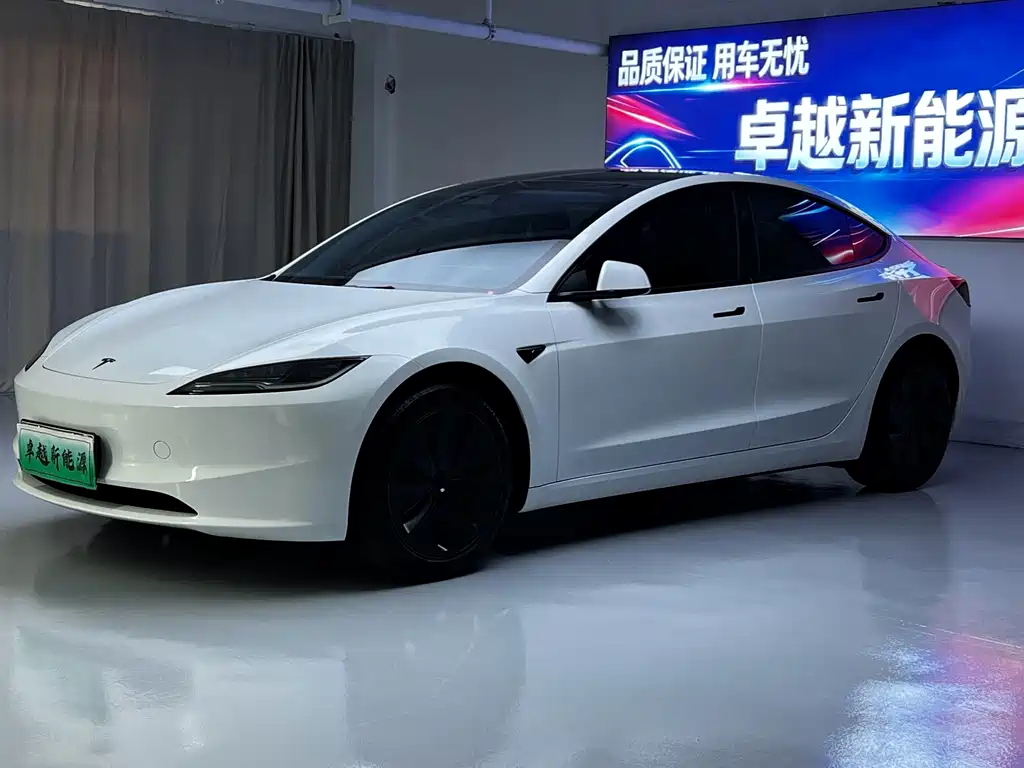 Tesla Model 3 2025 — фото 1