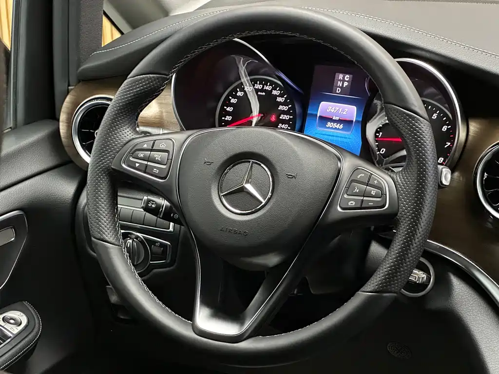 Mercedes-Benz V-Class 2020 — фото 11