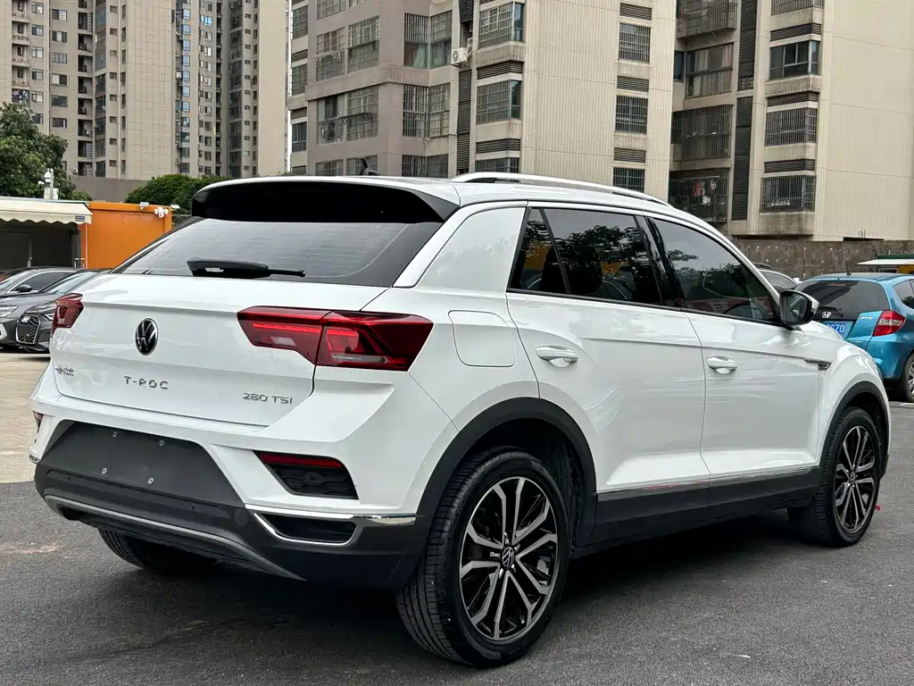 Volkswagen T-Roc 2023 — фото 4