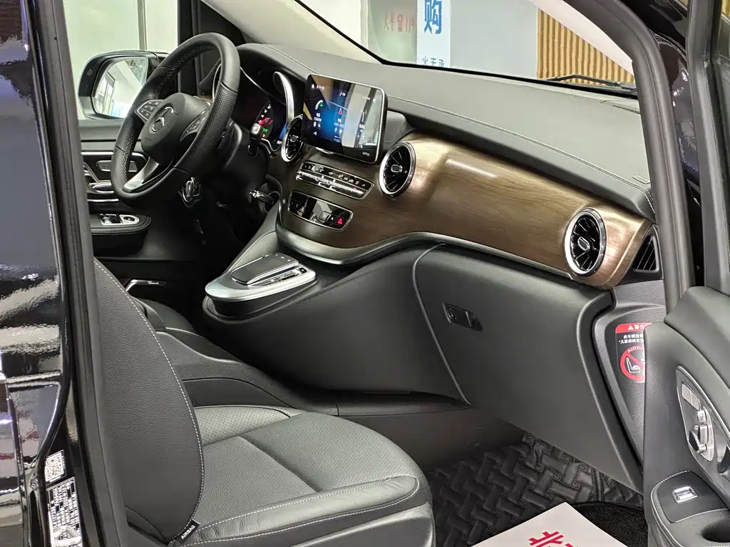 Mercedes-Benz V-Class 2020 — фото 14