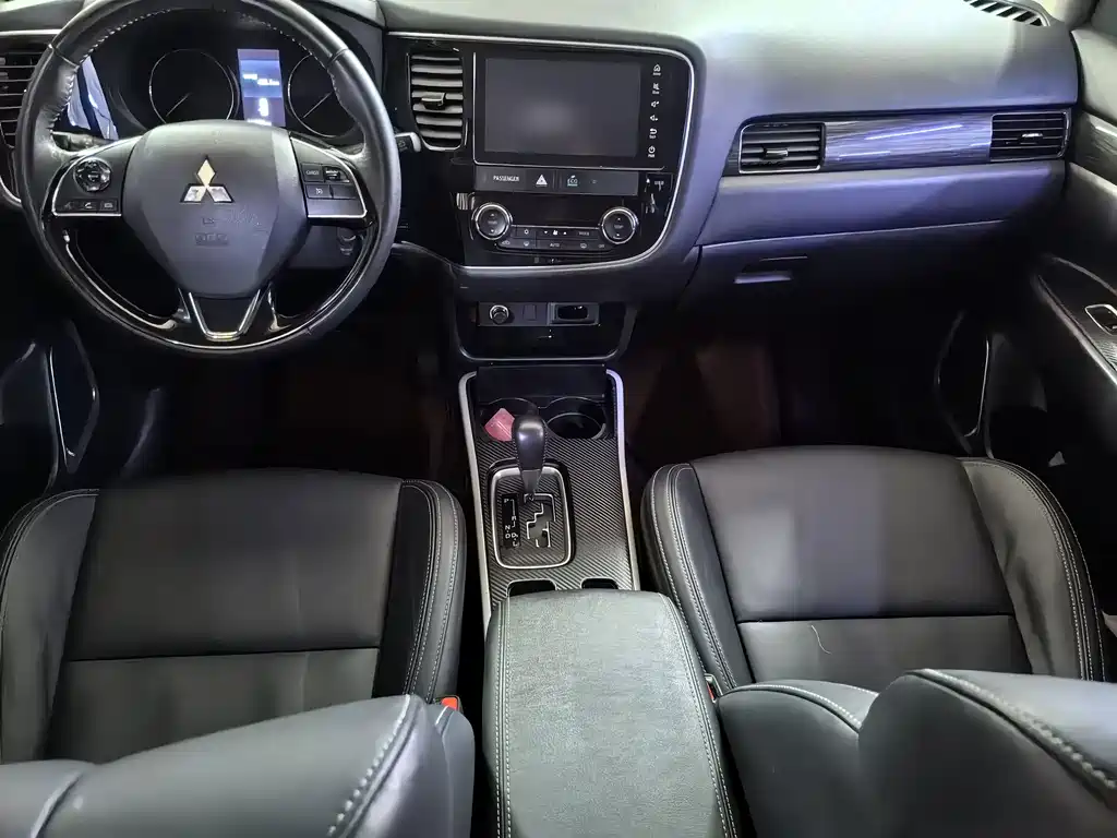 Mitsubishi Outlander 2019 — фото 12
