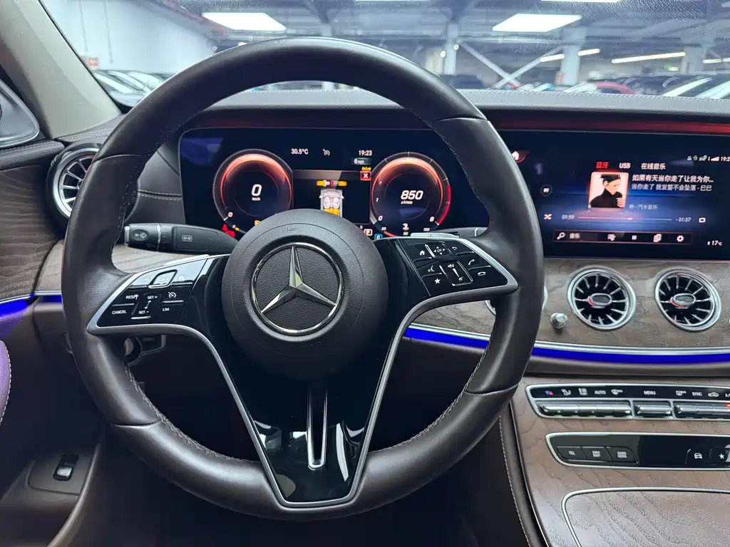 Mercedes-Benz E-Class 2022 — фото 13