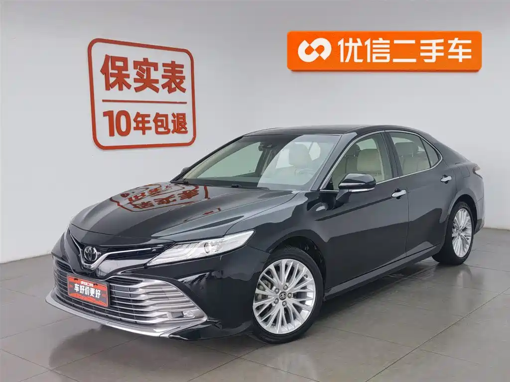 Toyota Camry 2018 — фото 1