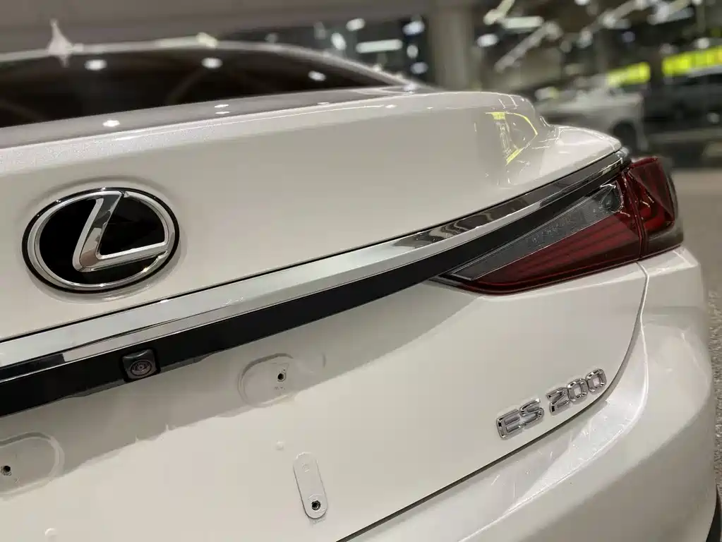 Lexus ES 2020 — фото 18