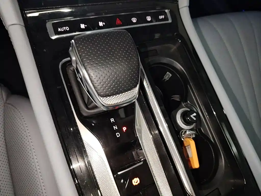Hongqi H5 PHEV 2025 — фото 14