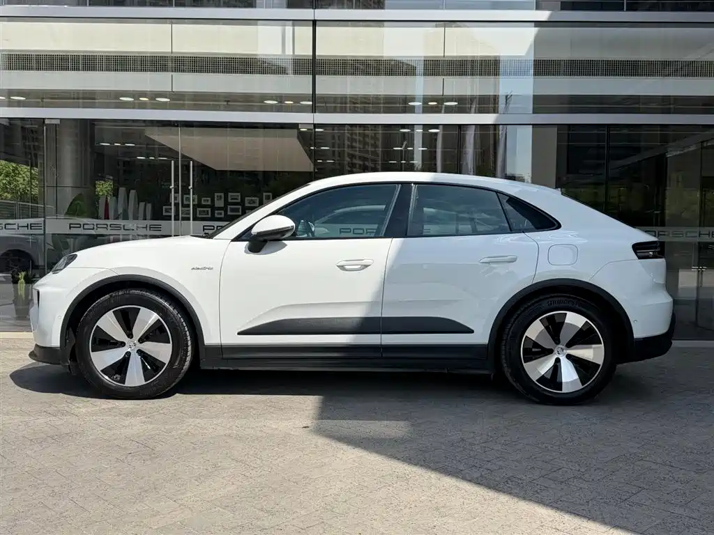 Porsche Macan EV 2025 — фото 3