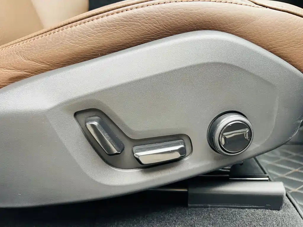 Volvo XC60 2025 — фото 17