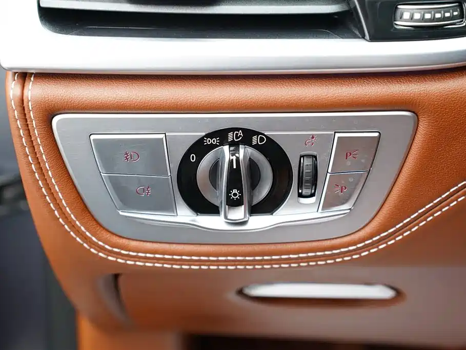 BMW 7 Series 2019 — фото 10
