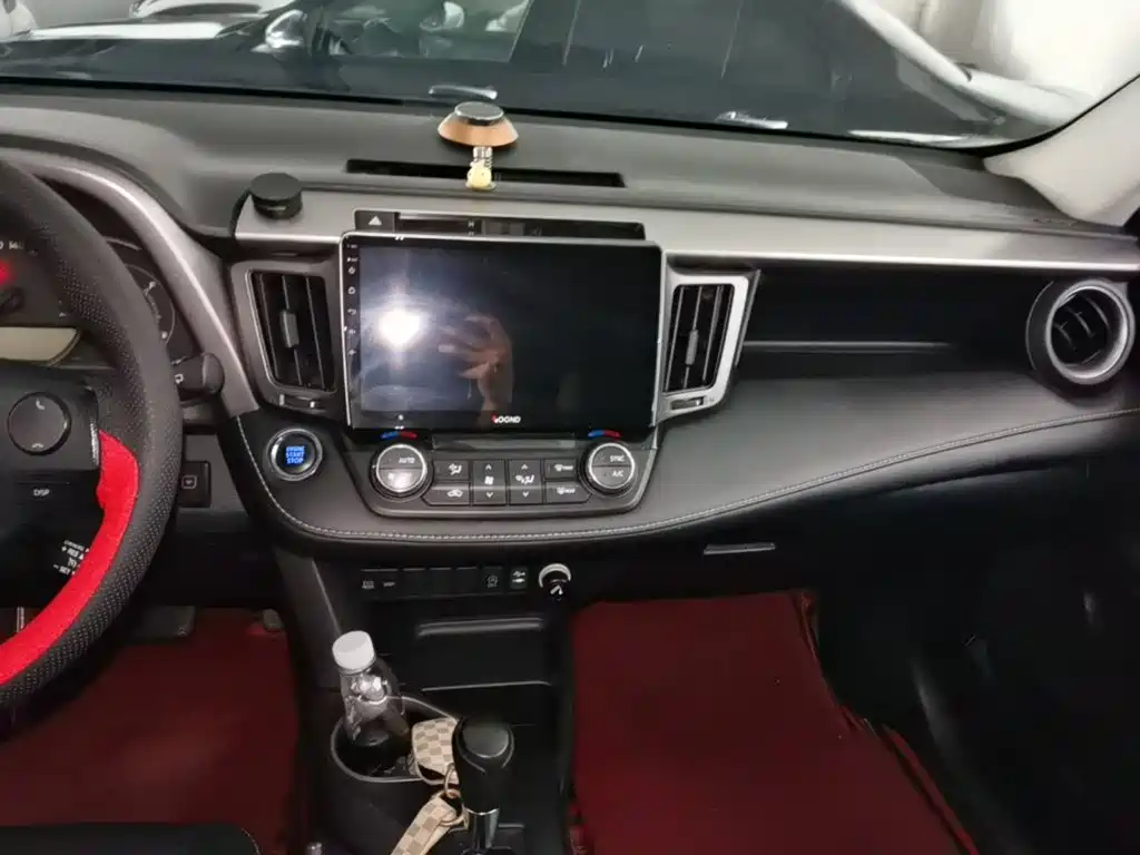 Toyota RAV4 2019 — фото 13