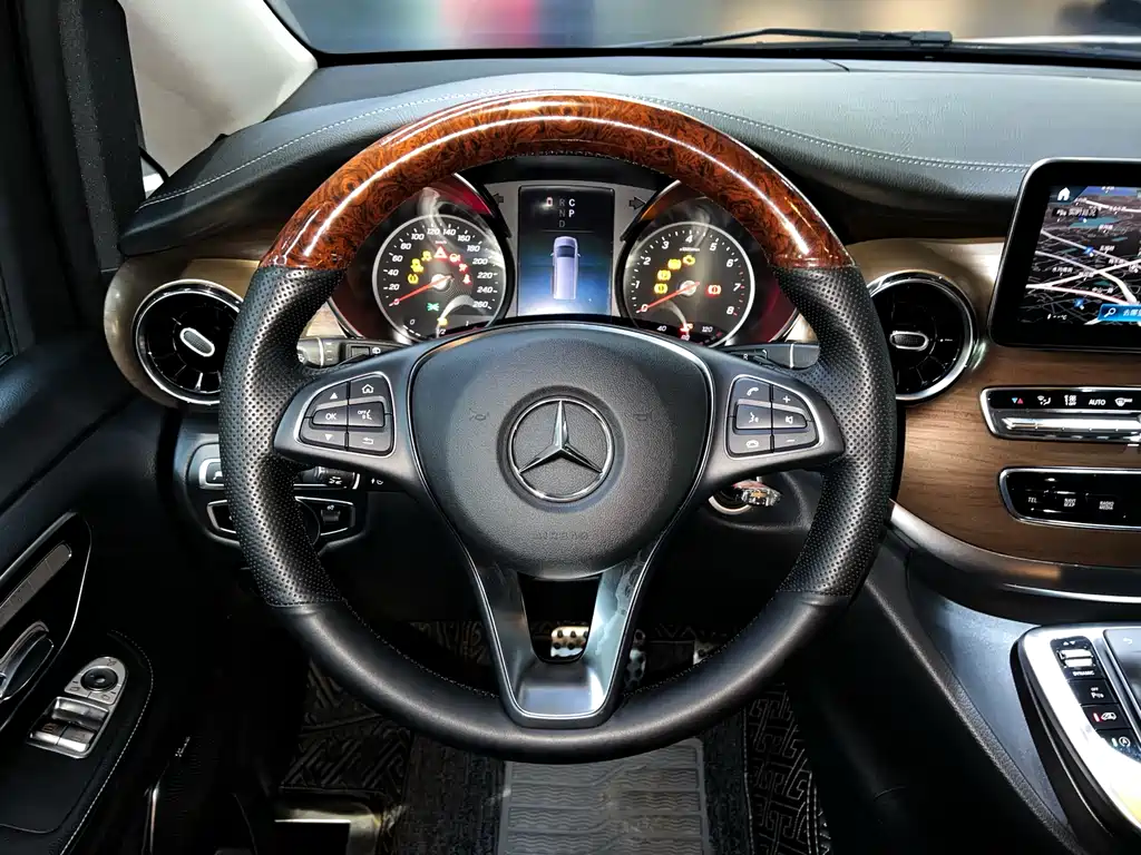 Mercedes-Benz V-Class 2020 — фото 6