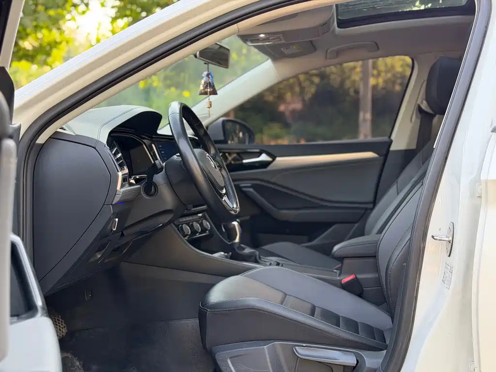 Volkswagen Sagitar 2021