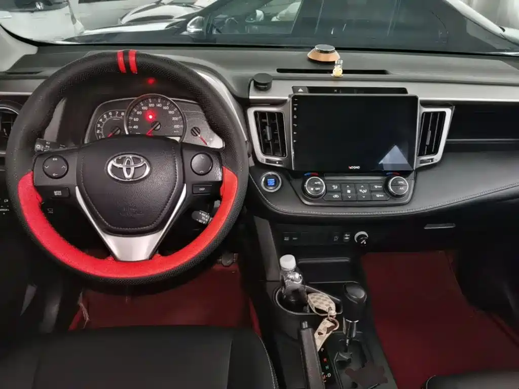 Toyota RAV4 2019 — фото 10