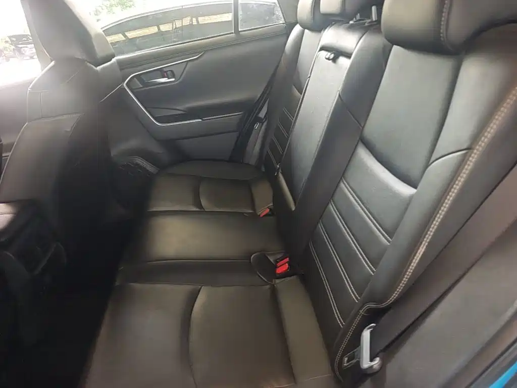 Toyota RAV4 2019 — фото 24