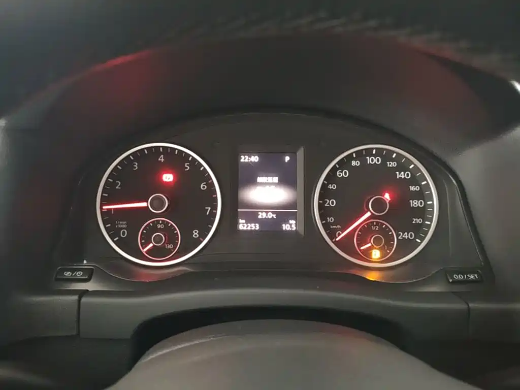 Volkswagen Tiguan 2015 — фото 12