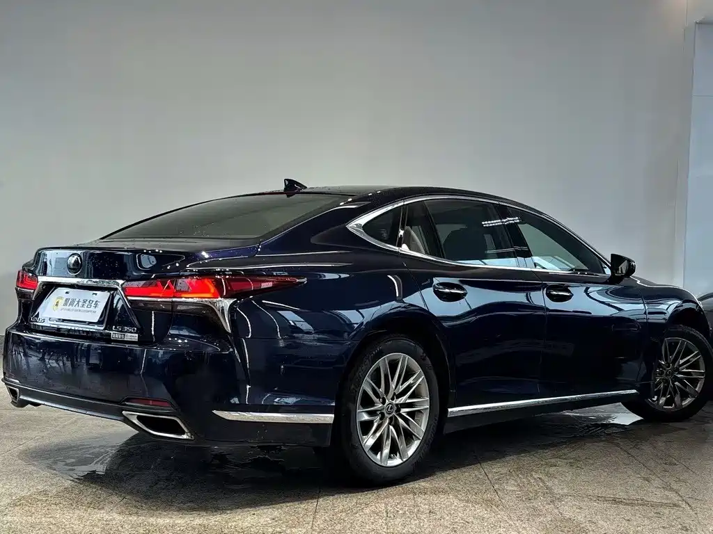 Lexus LS 2018